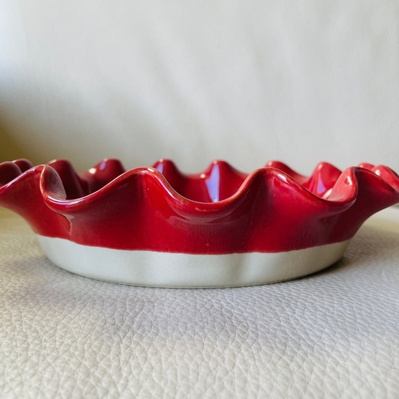 Emile Henry Ruffled Pie Dish - Picture 3 of 3